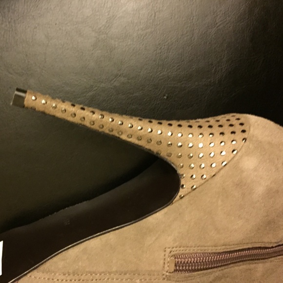 Guess High heel Boots - Picture 2 of 4