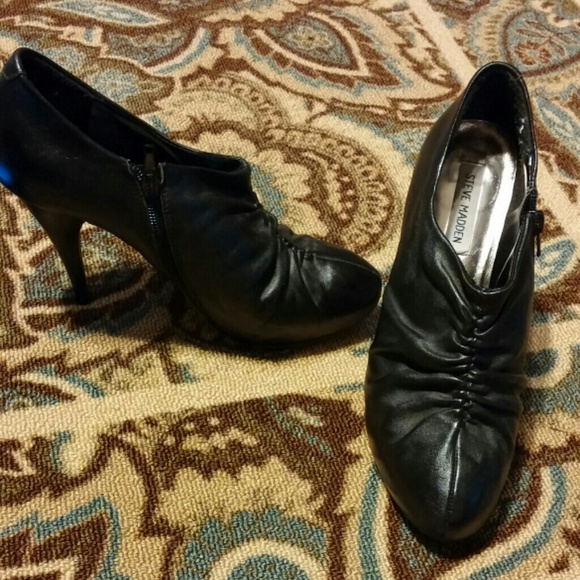 ***sold***Steve Madden ankle booties
