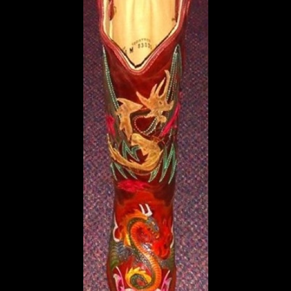 ISO: dragon corral boots in size 5 - Picture 2 of 3