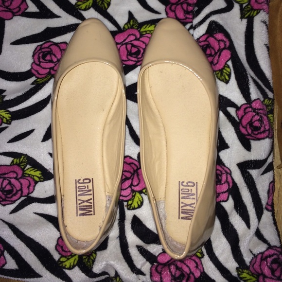Nude flats