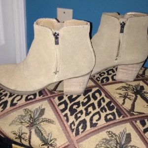 American Eagle Tan Booties!