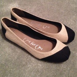 TOMS, ballet flats