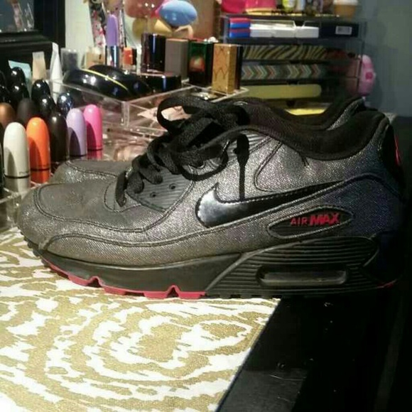 NIKE AIR MAX