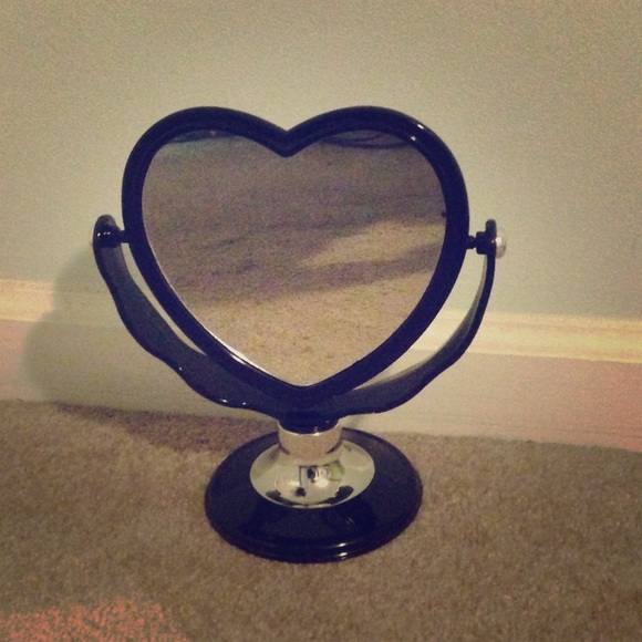 Black heart mirror