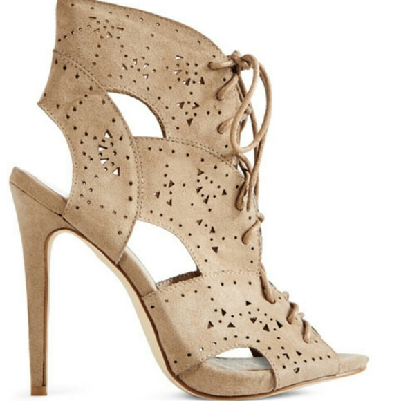 ๐HP 2/22๐Fabulous taupe faux suade heels - Picture 2 of 3