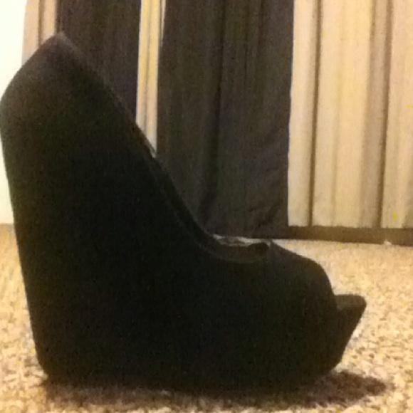 PRICE REDUCTION 6 1/2in Black peep toe wedges