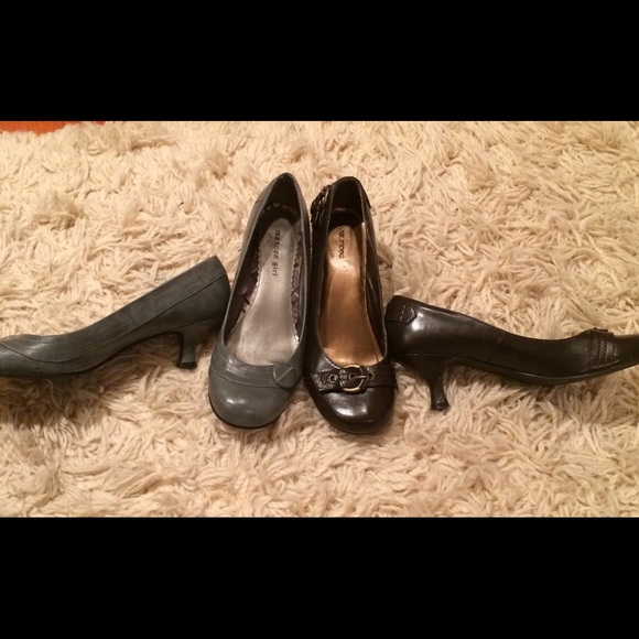 2 pairs of shoes grey and dark brown size 10