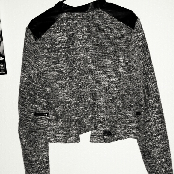 MB Solid Blazers Grey
#grey #white long sleeve - Picture 2 of 3