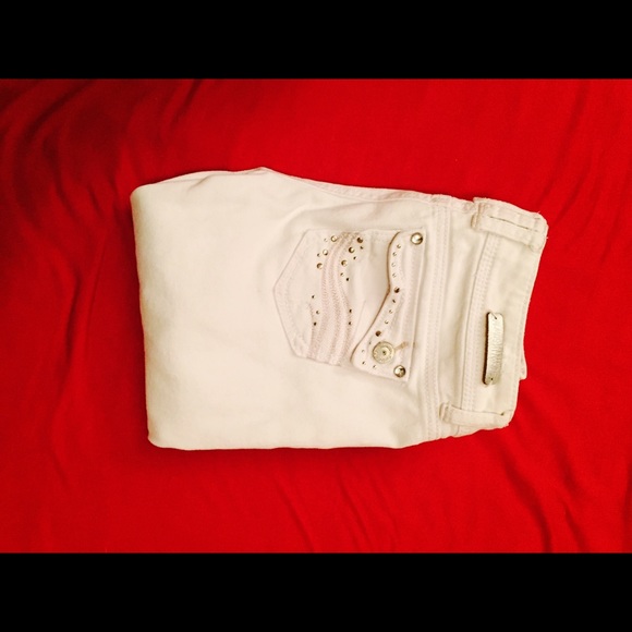 Almost famous capris. (Must go)