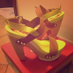 Flogg platform heel cute comfy summer sandal wedge