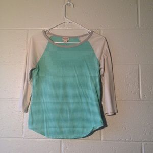 🔴SOLD🔴Quarter-Sleeve Tshirt