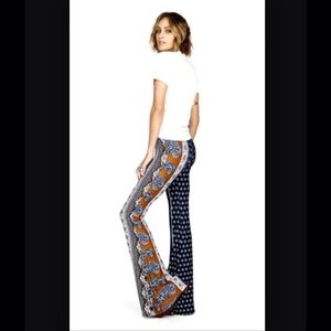 Novella Royale Navy Daisy paisley bells