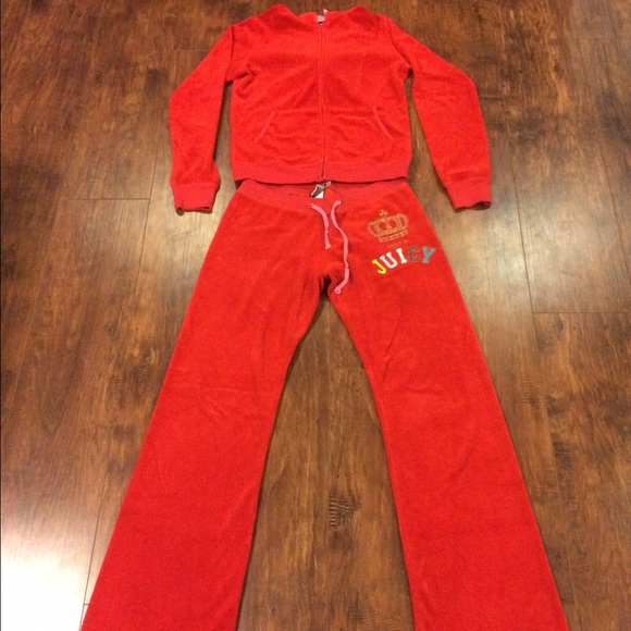 ❗️SOLD❗️🔥Velour Juicy Couture track suit🔥 - Picture 2 of 3