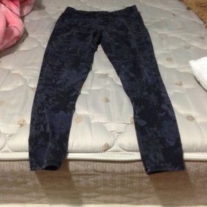 A pare of good condition jean leggings