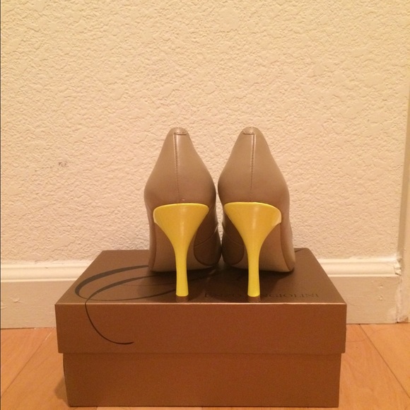 Pumps SOLD - Picture 2 of 2