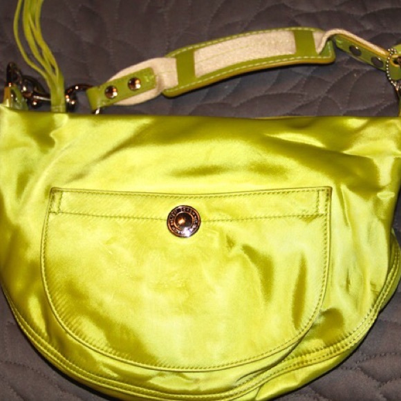 COACH authentic small HOBO Bag lime green