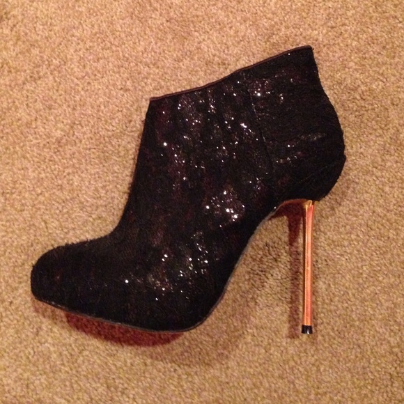 Cute black sparkely lace booties - Picture 1 of 4