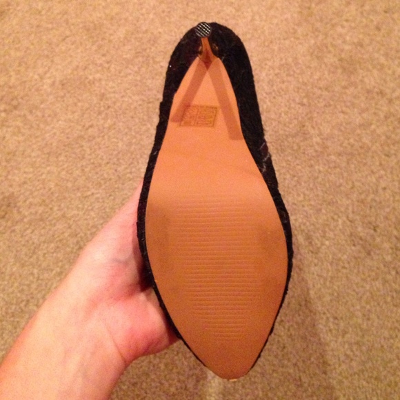 Cute black sparkely lace booties - Picture 2 of 4