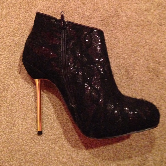Cute black sparkely lace booties - Picture 3 of 4