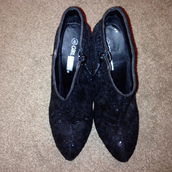 Cute black sparkely lace booties - Picture 4 of 4