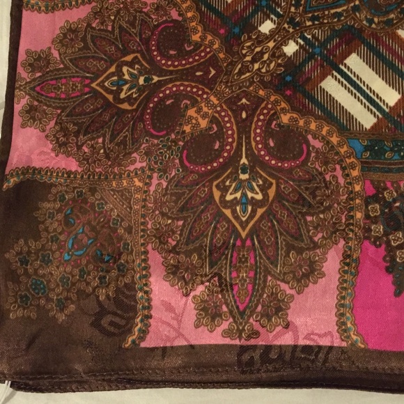Scarf - Picture 2 of 4