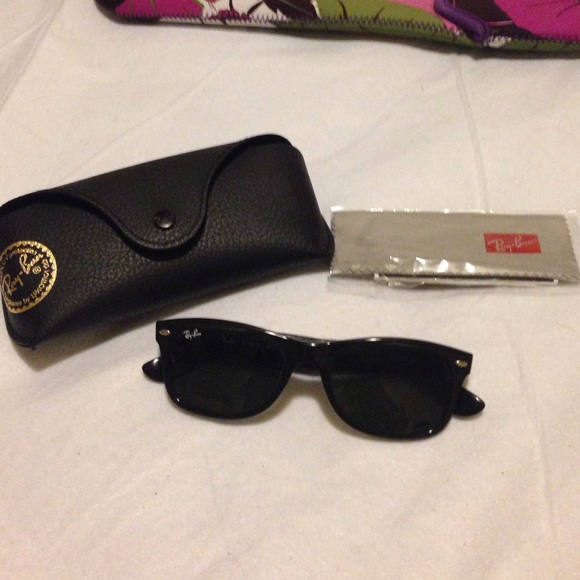 Ray-Ban Accessories - 🎉REDUCED🎉Ray-Ban New Wayfarer Sunglasses