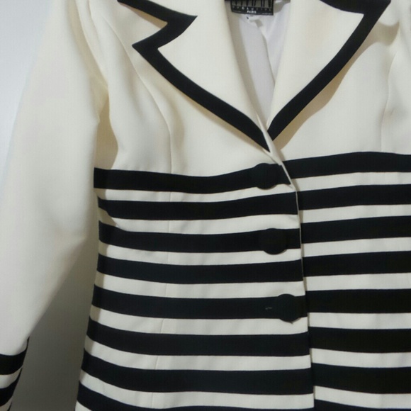 Beautiful blazer - Picture 3 of 4