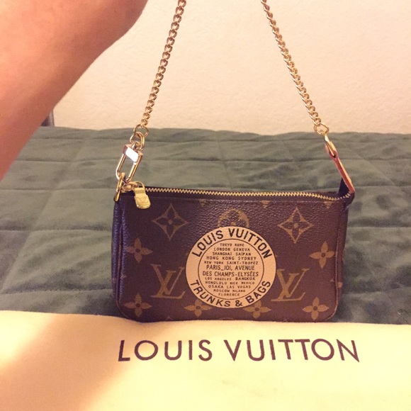 100% authentic Louis Vuitton POCHETTE