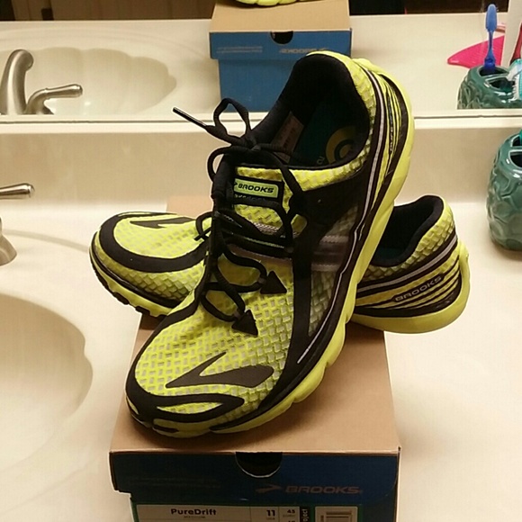Men Lime green & black running  shoe