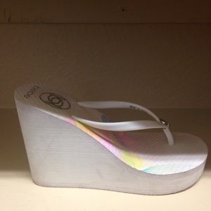 Bebe flip flops