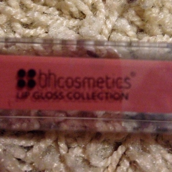 Makeup - Picture 3 of 4