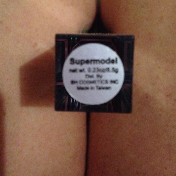 Makeup - Picture 4 of 4