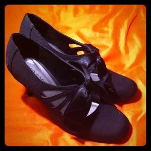 HALF OFF Black Cutout Heels