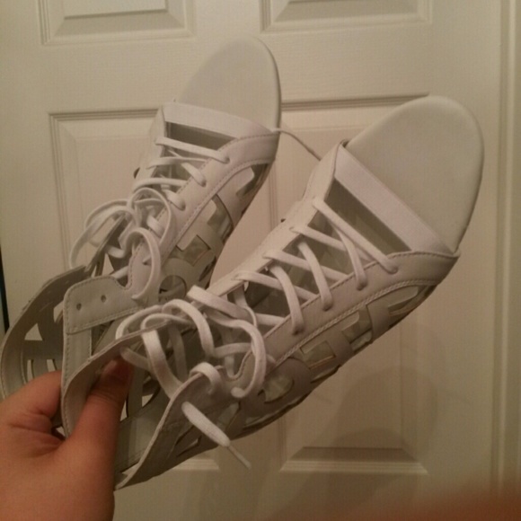 LACOSTE SANDALS! SIZE 8/9