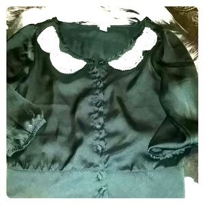 Silk midsleeve button up with a pearl collas