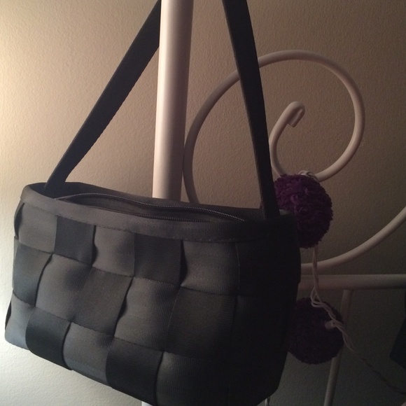 Harvey Seatbelt Bag