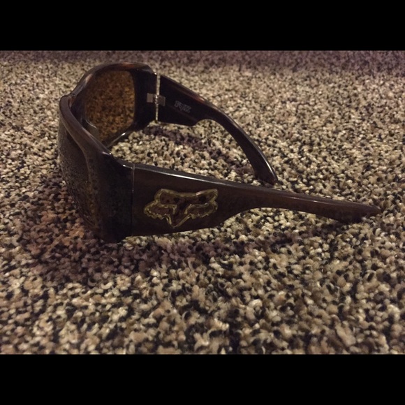 **sold**Brown fox sunglasses in great condition - Picture 2 of 2