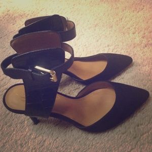 Report signature heels