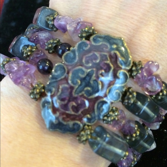 Beautiful bracelet - easy to wear