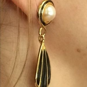 Art Deco style Pearl and Gold earrings