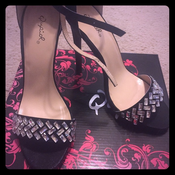Qupid Strap Heels - Picture 1 of 4