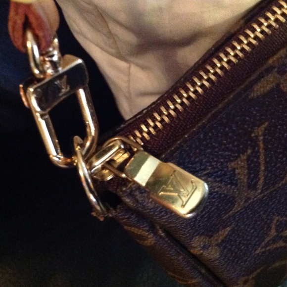 NO TRADE ❤️AUTHENTIC LV SMALL BAG - Picture 2 of 4