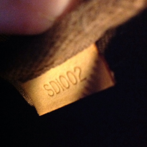 NO TRADE ❤️AUTHENTIC LV SMALL BAG - Picture 3 of 4