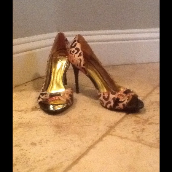 Carlos Santana Shoes - 🎉final cut🎉Carlos Santana Satin Animal Print NEW