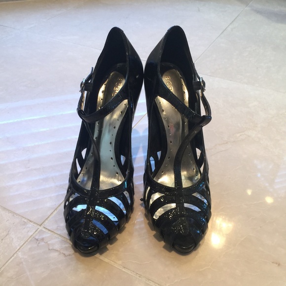 Sold 🎉🎉🎉Black strappy Mary-Jane style Pump