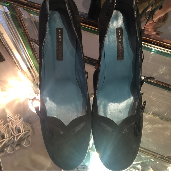 Sold 🎉🎉MARC JACOBS Black Suede pump