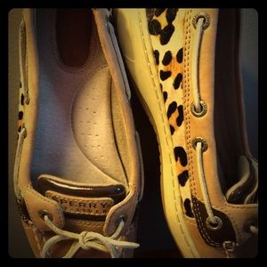 Leopard Sperrys