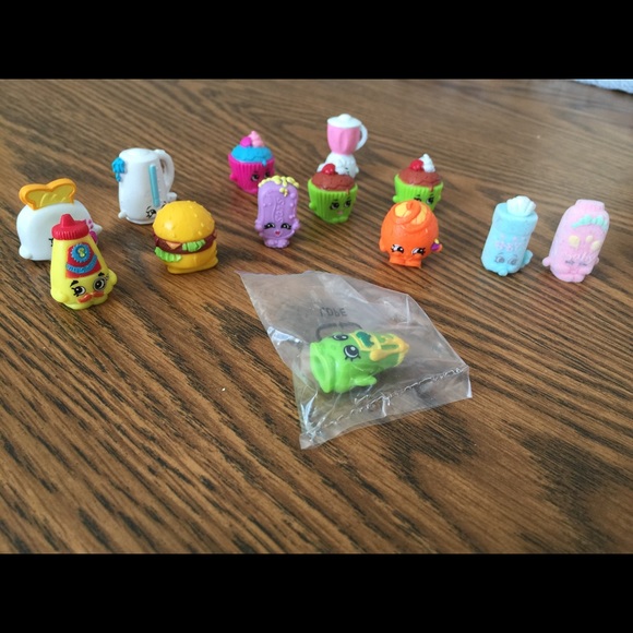 Shopkins lot with Fluffy Babies