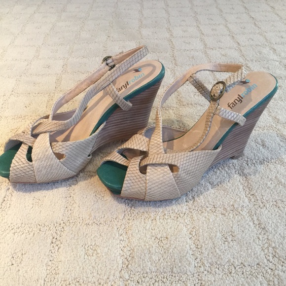 SOLD 🎉🎉🎉Retro Wedges- Perfect for Beach days - Picture 1 of 4