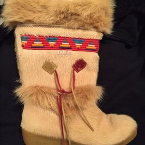 Like new Tecnica boots, size 40, made in Italy.